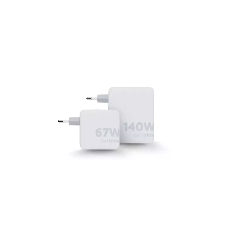Cargador de viaje portátil GaN de 140W Xtorm XVC2140 con 3 conectores USB-C PD y cable USB-C de 2 m, blanco