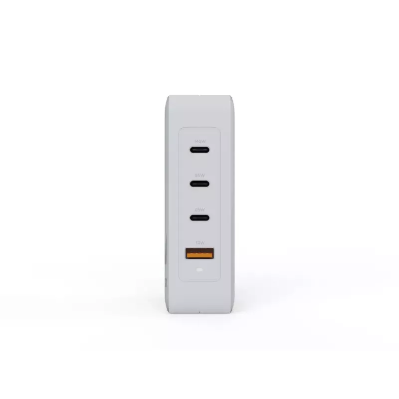 Cargador de viaje portátil GaN de 140W Xtorm XVC2140 con 3 conectores USB-C PD y cable USB-C de 2 m, blanco