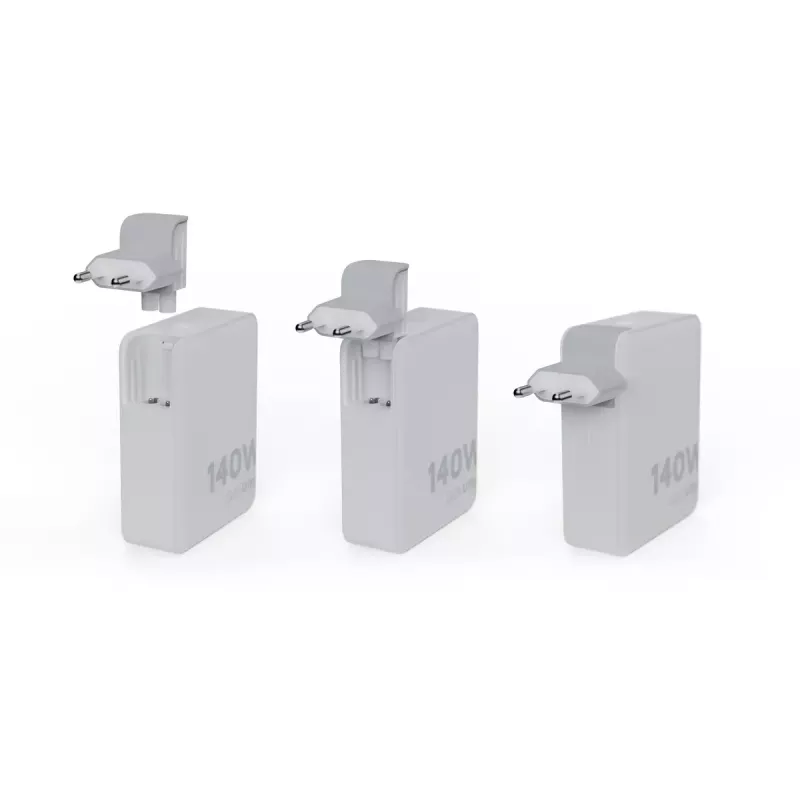 Cargador de viaje portátil GaN de 140W Xtorm XVC2140 con 3 conectores USB-C PD y cable USB-C de 2 m, blanco