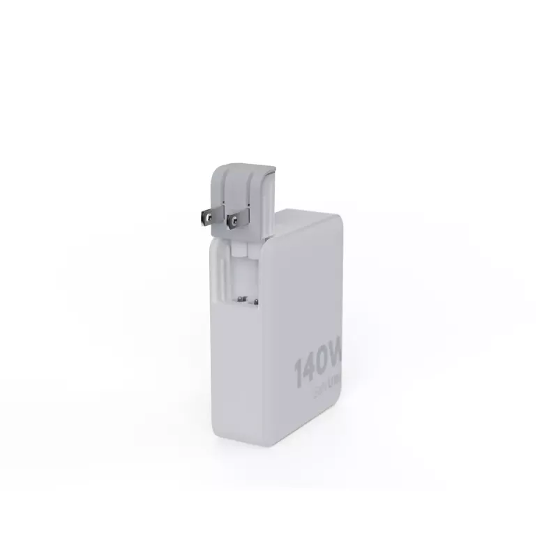 Cargador de viaje portátil GaN de 140W Xtorm XVC2140 con 3 conectores USB-C PD y cable USB-C de 2 m, blanco