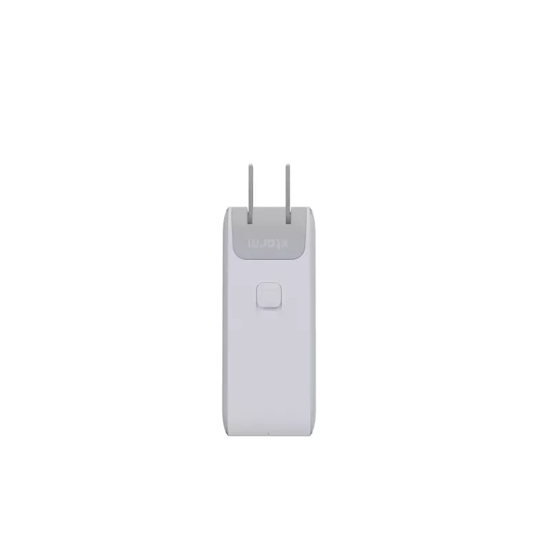 Cargador de viaje portátil GaN de 140W Xtorm XVC2140 con 3 conectores USB-C PD y cable USB-C de 2 m, blanco