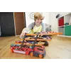 Hot Wheels City Mega Hauler con espacio para hasta 50 coches a escala 1:64, a partir de 3 años