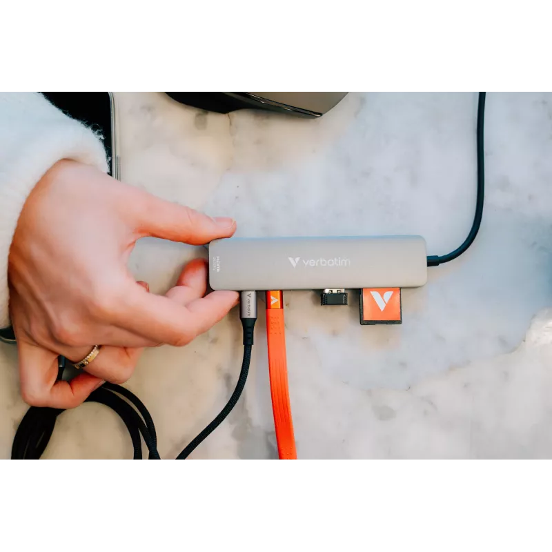 Verbatim USB-C Essentials hub multipuerto 7 puertos: HDMI, USB-C, USB-C 3.2 Gen 1, 2 x USB-A 3.2 Gen 1, SD y microSD
