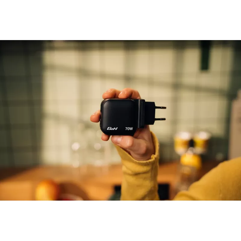 Verbatim Cargador Mini GaN 70W 3 puertos con conector US y adaptadores EU y UK