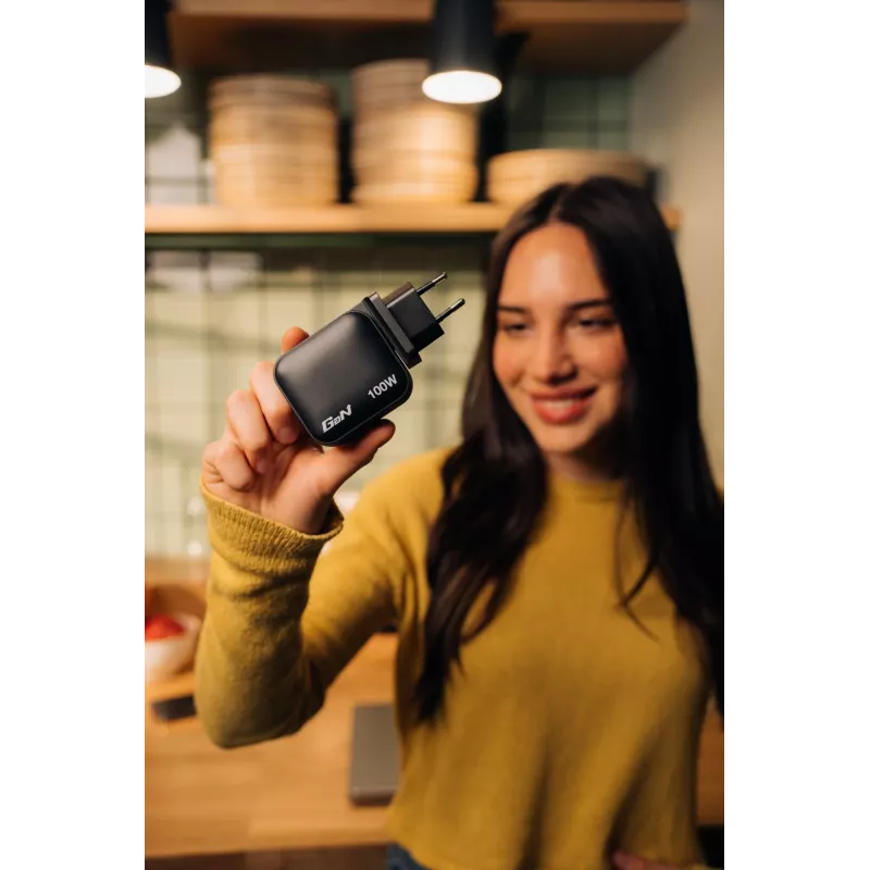 Verbatim Cargador Mini GaN 100W 4 puertos con conector US y adaptadores EU y UK