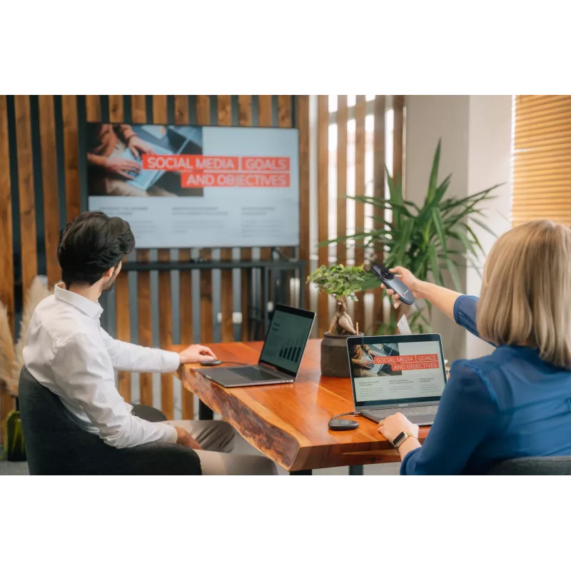 Verbatim Focus presentador inalámbrico con puntero láser rojo, RF, USB, 30 m, Negro, Plata