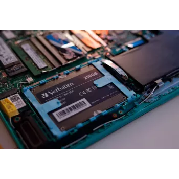 Unidad SSD Verbatim 256GB 2,5 pulgadas SATA Vi550 S3
