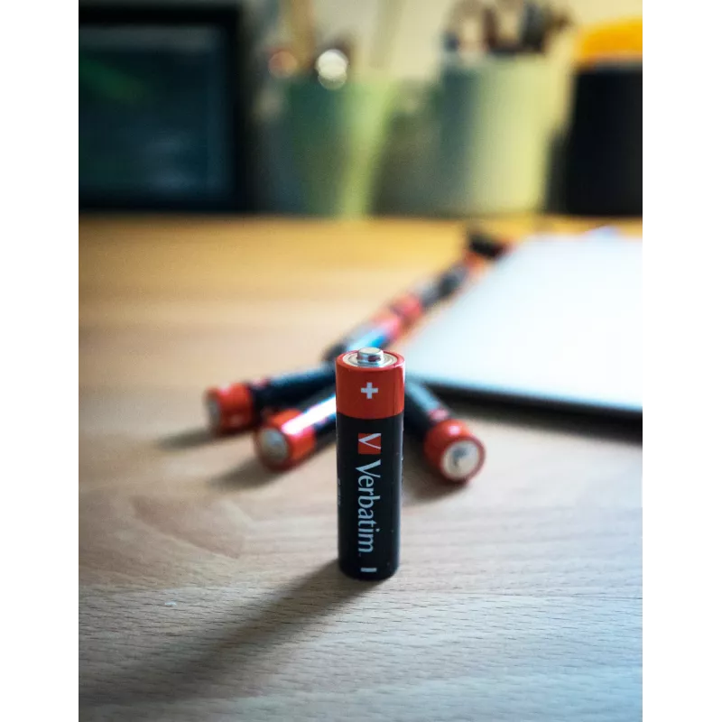 Verbatim pilas alcalinas AA, pila desechable, AA, alcalina, 1,5 V, 10 uds., negro, rojo