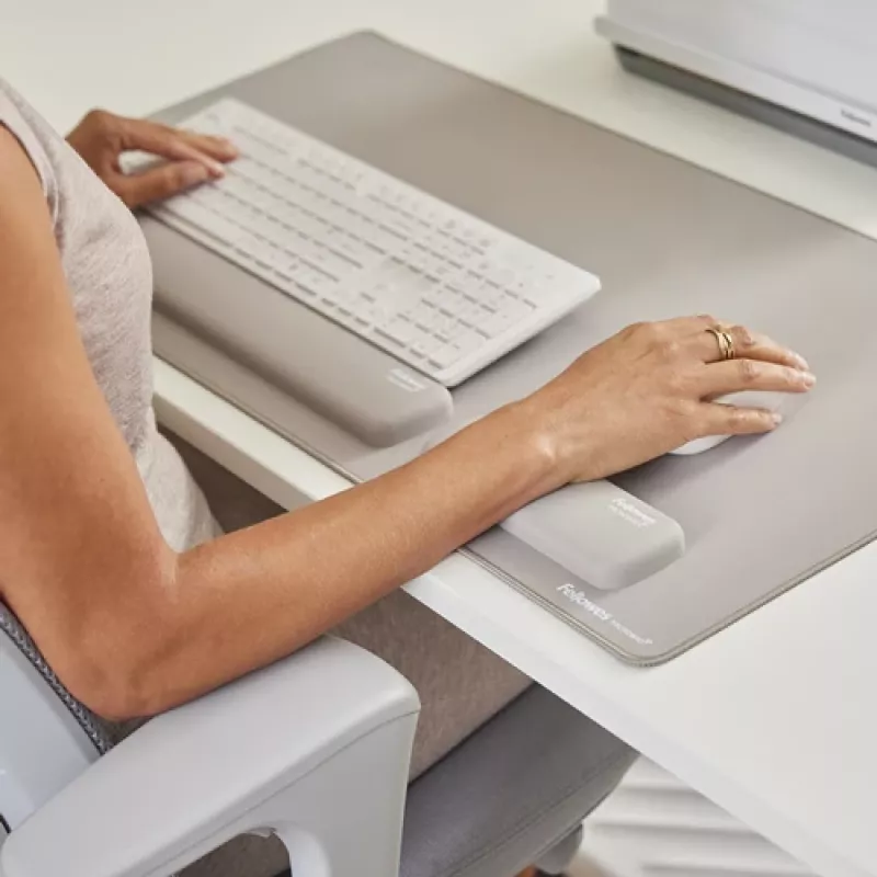 Fellowes Reposamuñecas Breyta Palm Rest con protección antibacteriana reposamuñecas ergonómico Sand