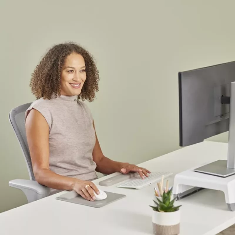 Fellowes Reposamuñecas para teclado Breyta Reposamuñecas compacto para teclado con protección antibacteriana Reposamuñecas ergonómico Sand