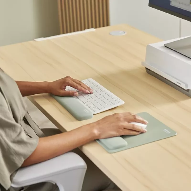 Fellowes Reposamuñecas para teclado Breyta Compact Reposamuñecas para teclado con protección antibacteriana Reposamuñecas ergonómico Salvia