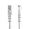 StarTech.com Cable de parcheo Cat5e RJ45 UTP moldeado blanco de 15m - Cable de parcheo de 15 m