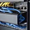 StarTech.com Canaleta de gestión de cables horizontal de 1U para rack de servidor con tapa – Panel embellecedor de canaleta de cables para rack de red de 19