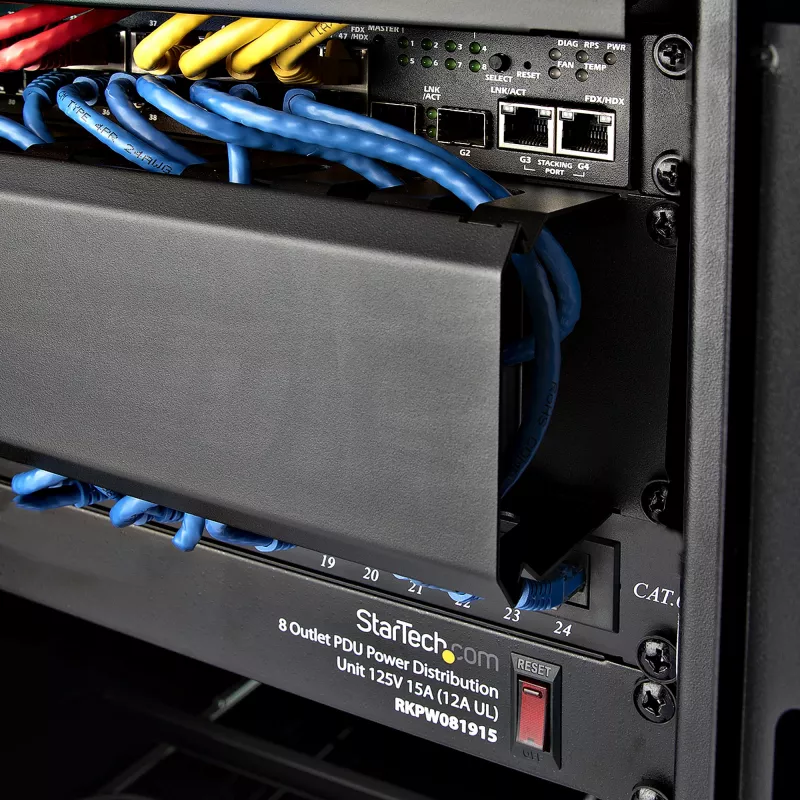 StarTech.com Canaleta de gestión de cables horizontal de 2U para rack de servidor con tapa – Placa de canaleta de cables para rack de red de 19