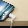 StarTech.com Cable USB-A a Lightning resistente de 1 m – Blanco acodado 90° duradero fibra aramida cable de carga/sincronización USB Type-A a Lightning – Certificado Apple MFi – iPhone