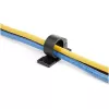 StarTech.com 100 clips de gestión de cables autoadhesivos negros - organizador de cables de red/Ethernet/escritorio de oficina/ordenador - soportes de cables/conductos adhesivos - clip autoadhesivo de nailon UL/94V-2 resistente al fuego