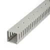 StarTech.com tapa de canaleta de gestión de cables con ranuras abiertas, 2 pulgadas (50 mm) de ancho x 2 pulgadas (50 mm) de alto - 2 m de longitud - ranuras de 8 mm, ocultación de cables de red/canaleta de pared de PVC, máx. 80 cables, listado UL
