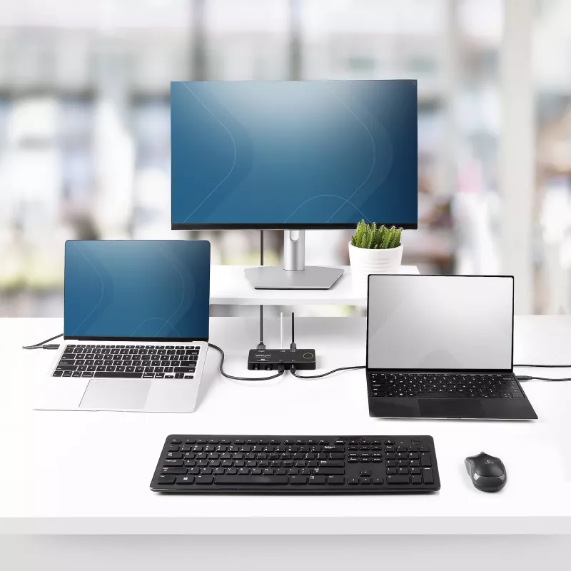 StarTech.com Switch KVM USB-C de 2 puertos, Monitor HDMI 4K 60Hz único, Puertos duales de 100W Power Delivery Pass-through, Alimentado por bus, Compatible con USB Type-C/USB4/Thunderbolt 3/4 – Factor de forma pequeño