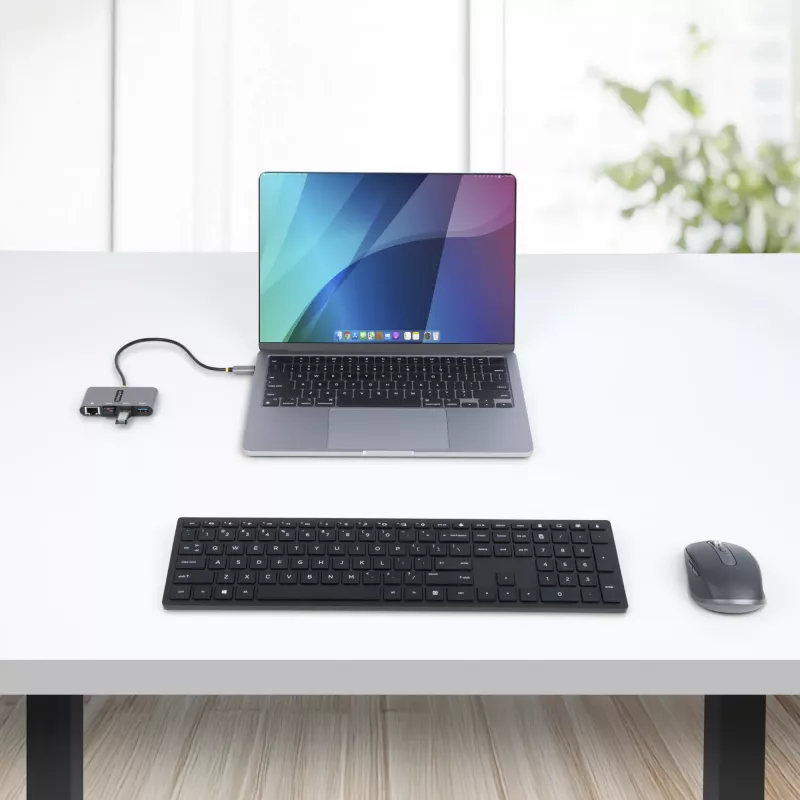 StarTech.com Hub USB-C de 3 puertos con Ethernet - 3x USB-A - Gigabit Ethernet - USB 3.0 5Gbps - alimentado por bus - Cable host USB Type-C de 1ft/30cm - GbE - Hub USB-C a USB-A portátil
