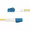 StarTech.com Cable de fibra óptica monomodo OS2 Duplex LC a LC (UPC) de 8m (26.2ft), 9/125µm, 100G, resistente a flexiones, baja pérdida de inserción - Cable patch de fibra óptica LSZH