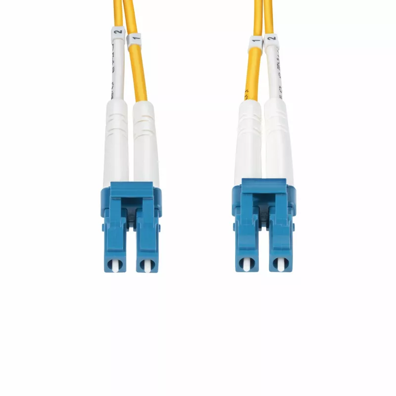 StarTech.com Cable de fibra óptica monomodo OS2 Duplex LC a LC (UPC) de 8m (26.2ft), 9/125µm, 100G, resistente a flexiones, baja pérdida de inserción - Cable patch de fibra óptica LSZH