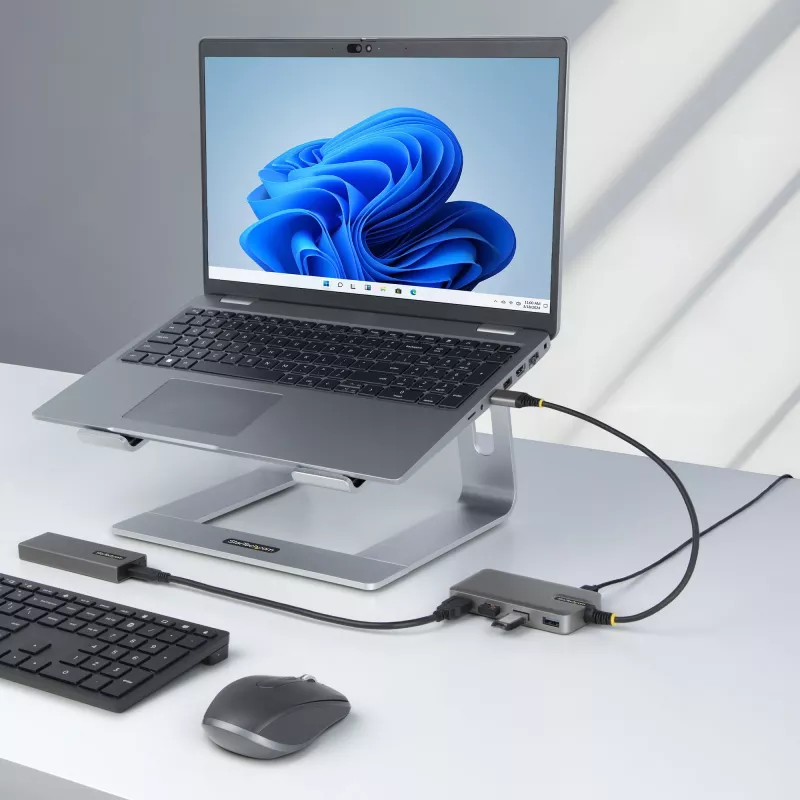 StarTech.com Hub USB-A de 4 puertos, 5 Gbit/s, alimentado por bus, hub USB-A a 4x USB-A con entrada de alimentación auxiliar USB-C, cable host de 30 cm, hub USB portátil para sobremesa/portátil