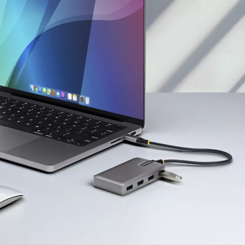 StarTech.com Hub USB-C de 4 puertos, 5 Gbit/s, alimentado por bus, hub USB-C a 4x USB-A con entrada de alimentación auxiliar USB-C, cable host de 1ft/30cm, hub USB portátil para sobremesa/portátil