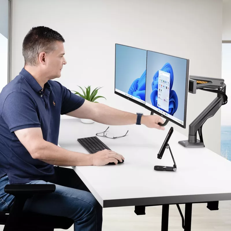 StarTech.com Soporte de escritorio brazo doble para monitor con barra transversal, hasta pantallas de 27 pulgadas, VESA 75x75/100x100, máx. 33 lb/15 kg, pinza en C, totalmente articulado, resorte mecánico, TAA