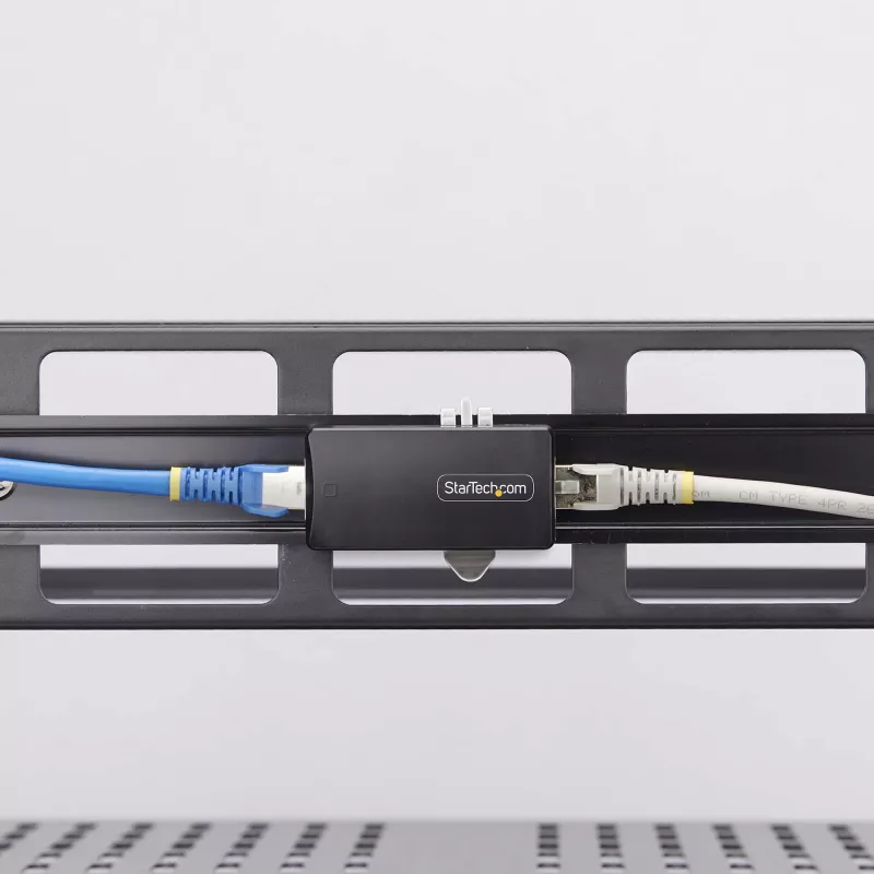 StarTech.com Aislador de red Gigabit de 1 puerto, acoplador Ethernet RJ45 inline compacto con aislamiento galvánico de 4kV, IP40, montaje en carril DIN posible, conforme a TAA