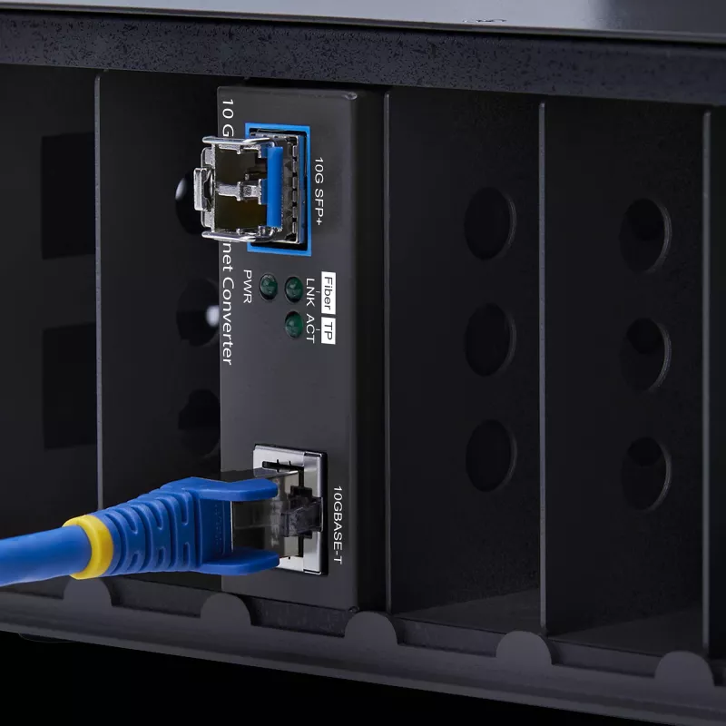 StarTech.com Conversor de medios de fibra SFP+ 10GbE, Ethernet 10 Gigabit RJ-45 a 10GBASE-X SFP+, monomodo, multimodo, 16K Jumbo Frames, conforme a TAA