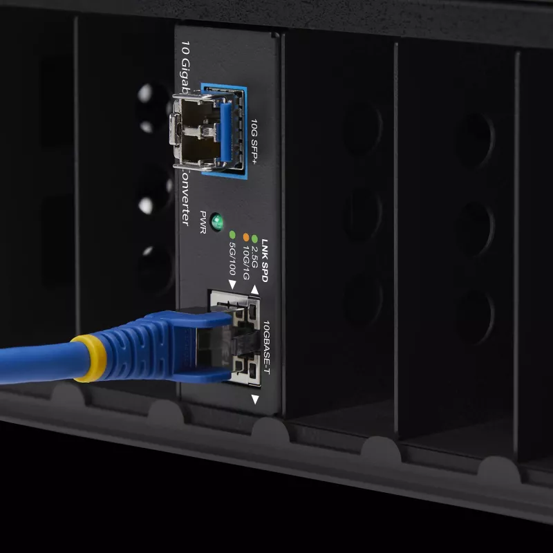 StarTech.com Conversor de medios de fibra SFP+ Multi-Gigabit 10GbE abierto, 10G/5G/2.5G/1G/100M, cobre a 10GBASE-X SFP+, monomodo, multimodo, 16K Jumbo Frames, TAA