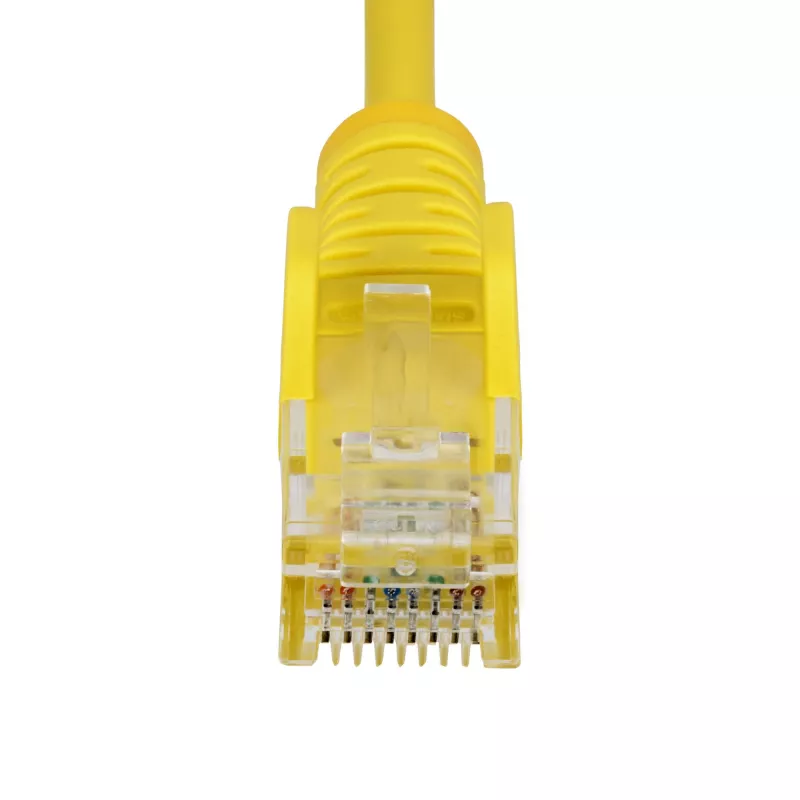 StarTech.com Cable Ethernet CAT6 delgado de 10 m amarillo, protección de pestaña, 100 W PoE, UTP, LSZH, 28AWG hilo de cobre desnudo puro, cable de red RJ45 delgado con alivio de tensión, probado individualmente