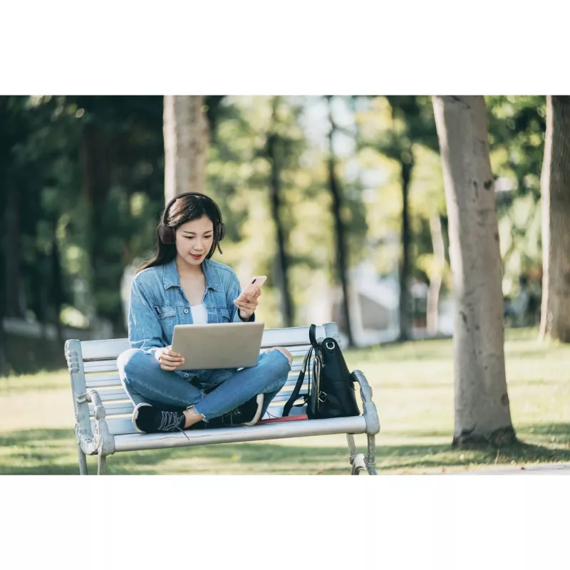 Auriculares con micrófono on-ear Kensington H1050 EQ Bluetooth con tecnología de cancelación de ruido ambiental