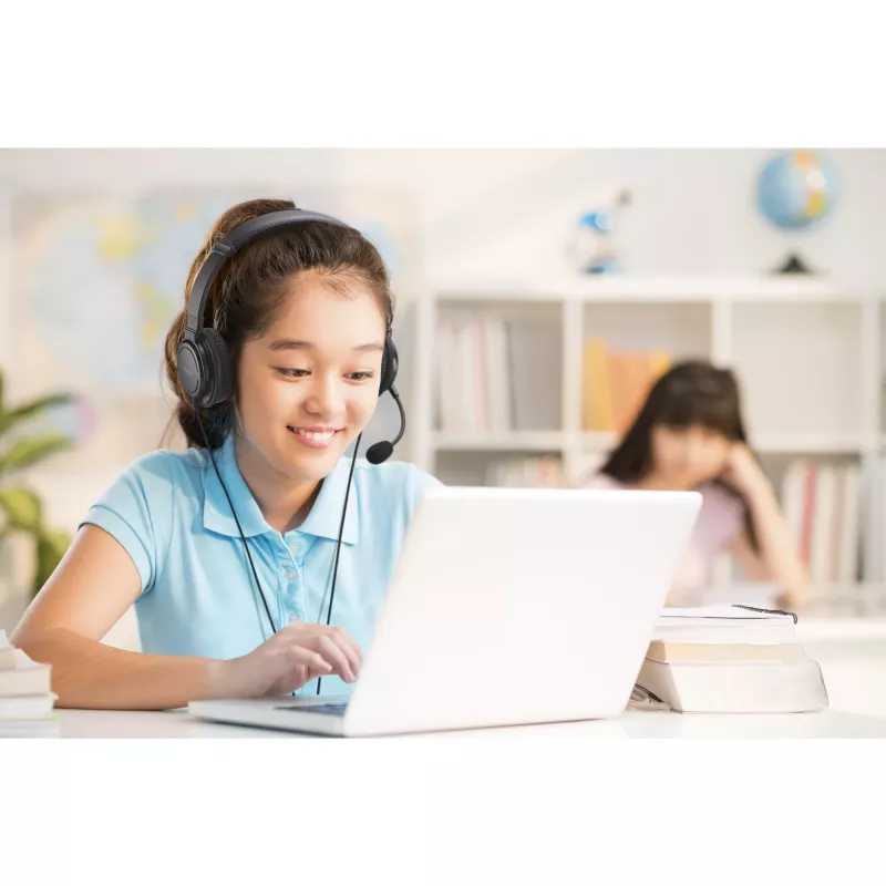 Auriculares con micrófono Kensington Classic EQ USB-C con micrófono y control de volumen