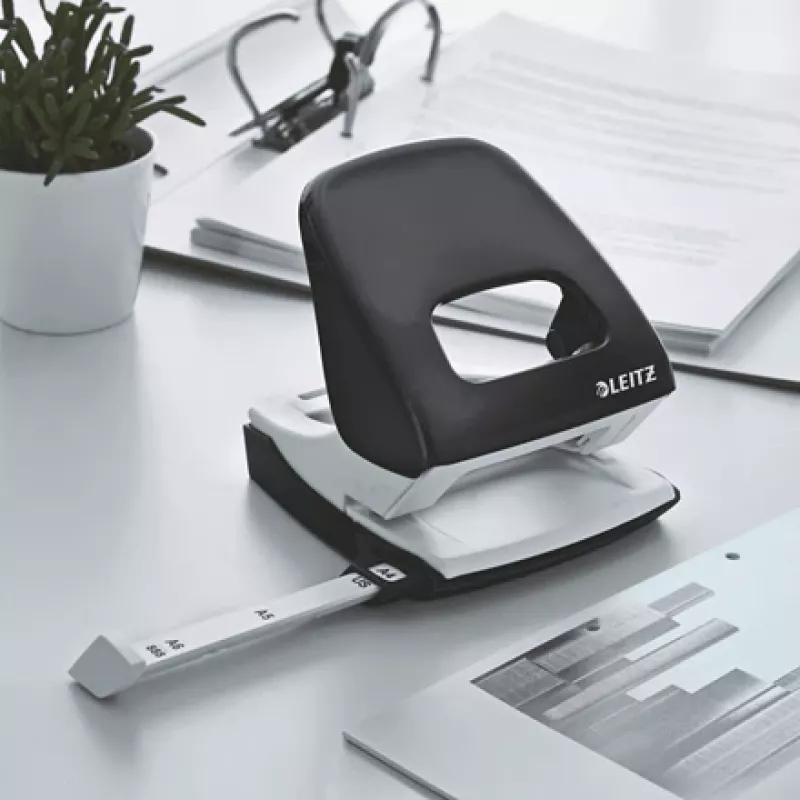 Leitz perforadora WOW 5008 metal 2 taladros / 30 hojas, 30 hojas, negro, blanco, metal, 8 cm, 5,5 mm, A4, A5, A6, folio, cuartilla US, 8 x 8 x 8 cm