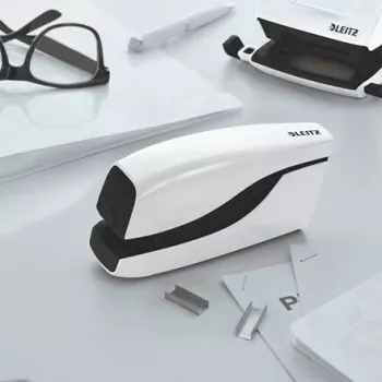 Leitz grapadora eléctrica NeXXt WOW 5566, 10 hojas, mecanismo de carga frontal, 1 cm, plástico, blanco, batería