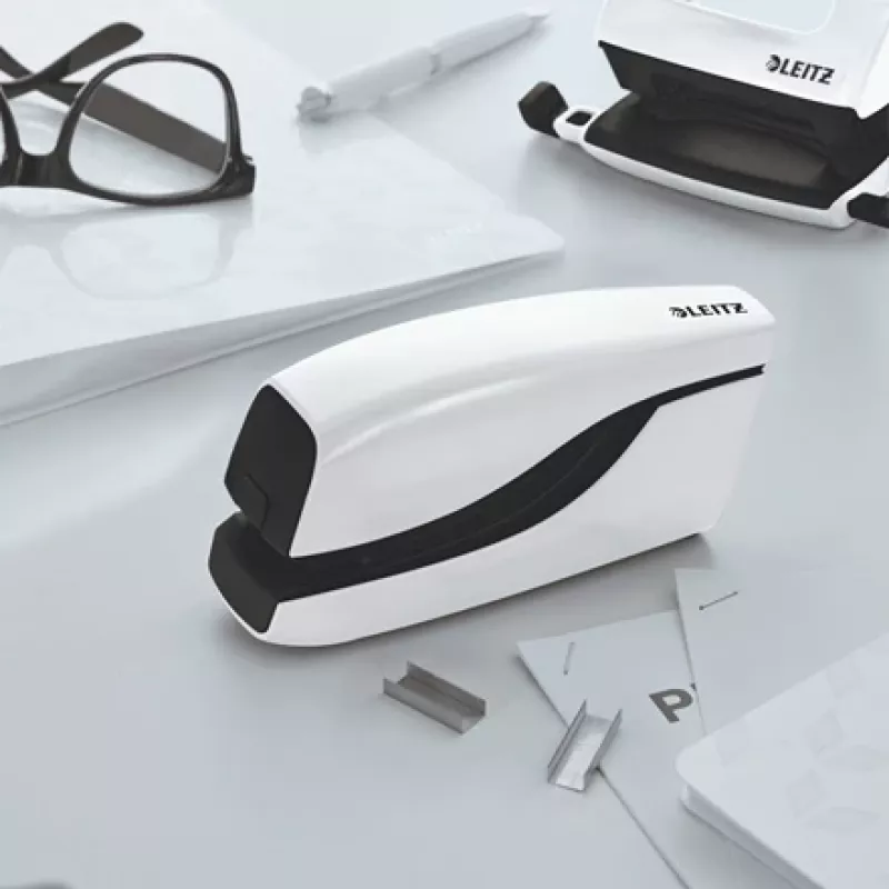 Leitz grapadora eléctrica NeXXt WOW 5566, 10 hojas, mecanismo de carga frontal, 1 cm, plástico, blanco, batería