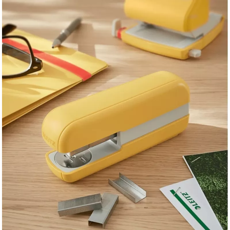 Grapadora Leitz Cosy 30 hojas, 30 hojas, amarillo, grapado estándar, 24/6, metal, plástico, 80 g/m²