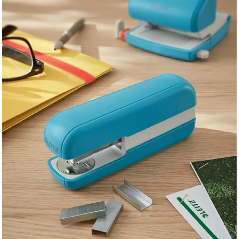Grapadora Leitz Cosy 30 hojas, 30 hojas, azul, grapado estándar, 26/6, metal, plástico, 80 g/m²