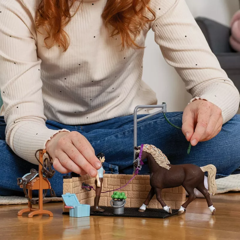 schleich HORSE CLUB Zona de lavado con Emily y Luna, animal, cuadra, caballos, 5 años, multicolor, plástico