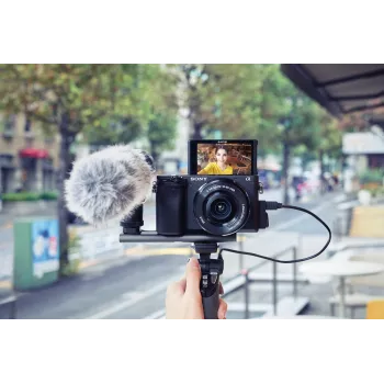 Sony α 6400 + SEL18135 MILC 24,2 MP CMOS 6000 x 4000 píxeles negro