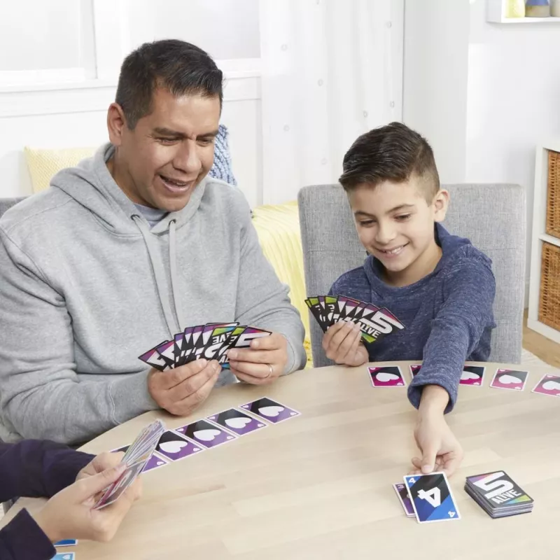 Juego de cartas Hasbro Gaming F4205 5 Alive coleccionista