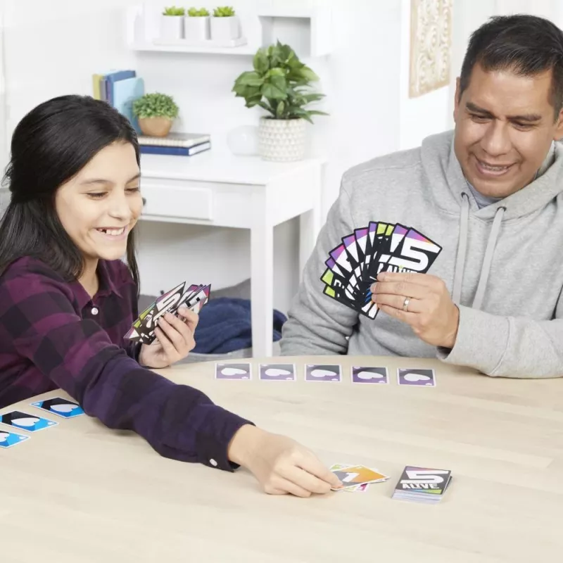 Juego de cartas Hasbro Gaming F4205 5 Alive coleccionista