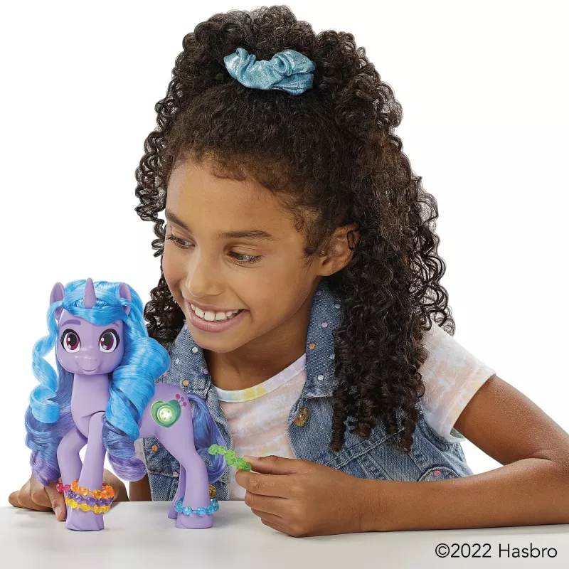 My Little Pony See Your Sparkle Izzy Moonbow, niña, 5 años, efectos de luz, con sonido
