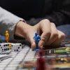 Hasbro Gaming Cluedo 45 min juego de mesa detectivesco