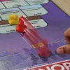 Monopoly Knockout juego familiar, juegos de mesa rápidos para edad 8+, 2–8 jugadores, 20 min.