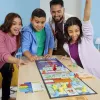 Monopoly Knockout juego familiar, juegos de mesa rápidos para edad 8+, 2–8 jugadores, 20 min.