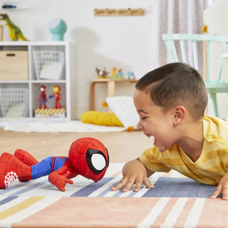 Marvel Spidey and His Amazing Friends Dance 'N Crawl Spidey, peluche interactivo con música y sonidos