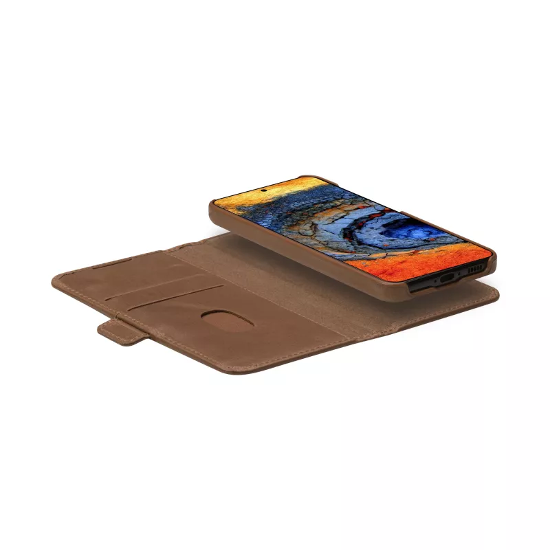 Funda tipo flip dbramante1928 Lynge para Samsung Galaxy A56 5G – tan, 3 compartimentos para tarjetas, compatible con pantalla de 6,7