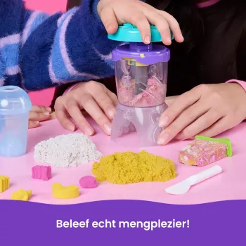 Kinetic Sand, set de juego batidora de smoothies, relleno de cesta de Pascua, incluye 14 oz de arena moldeable, herramientas y molde de helado, juguete de comida de juguete